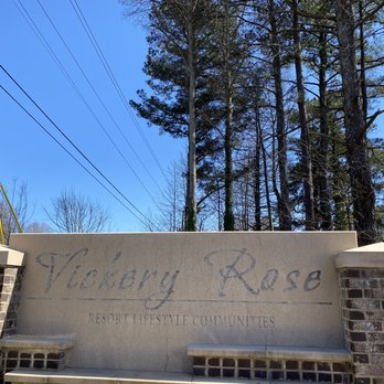 Vickery Rose Retirement Resort - Main entry way - off a noisy 6 lane road. - Retirement Homes Near Me - Roswell, Georgia Vickery Rose Retirement Resort - Main entry way - off a noisy 6 lane road. - Retirement Homes Near Me - Roswell, Georgia
