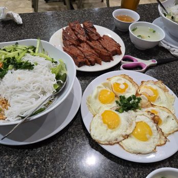 Com Tam Dao Vien - Eggs and nem nuong and noodles/veggies - Vietnamese Near Me - Westminster, California