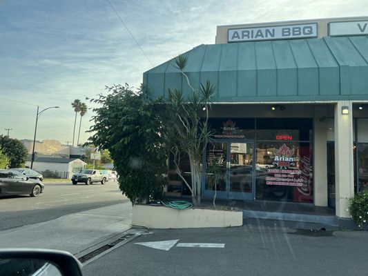 Arian BBQ by null