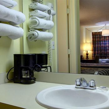 Americas Best Value Inn Comanche - Guest Vanity - Hotels Near Me - Comanche, Texas