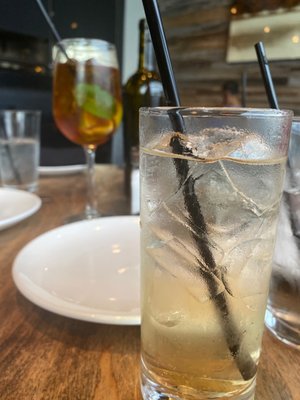 Darfons Restaurant + Bar by null