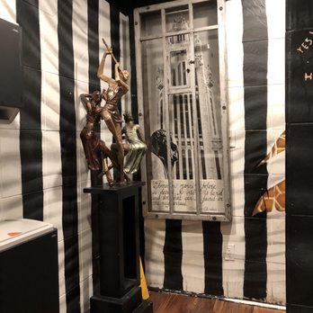 Agave & Rye - Covington - Gender neutral restrooms - Cocktail Bars Near Me - Covington, Kentucky