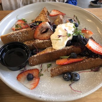 Everyday Eatery - Berries and Cream French Toast - Cafes Near Me - Irvine, California