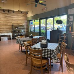 Great Harvest Bread - Inside seating
