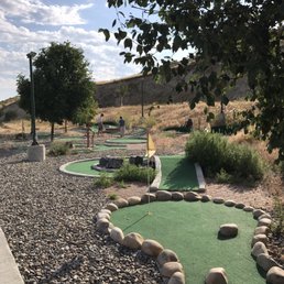Mini golf course included! Clubs at the course, balls provided by motel office ;) Mini golf course included! Clubs at the course, balls provided by motel office ;)