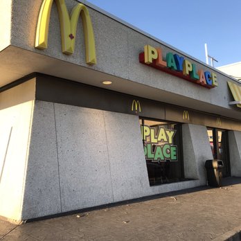 McDonald's - the front of the restaurant - Fast Food Near Me - Mississauga, Ontario