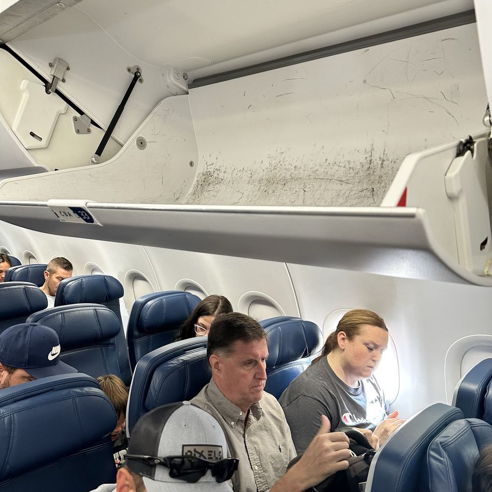 Delta Air Lines - Empty bin space - Airlines Near Me - Detroit, Michigan