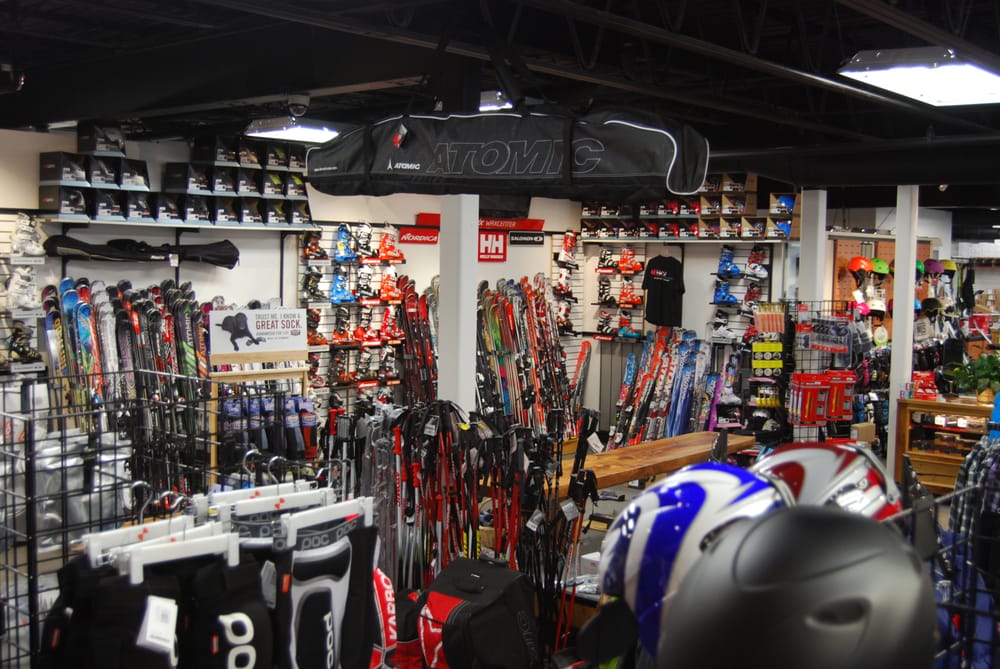 First Trax Sports Shop Logo