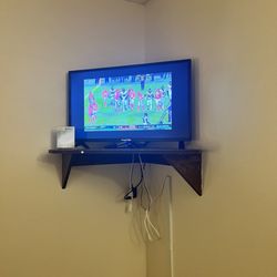 Mountain Sports Inn - TVs in rooms that don't fit the screen.