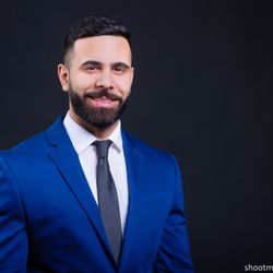 Shoot Me Studios - Business Portrait / Headshot