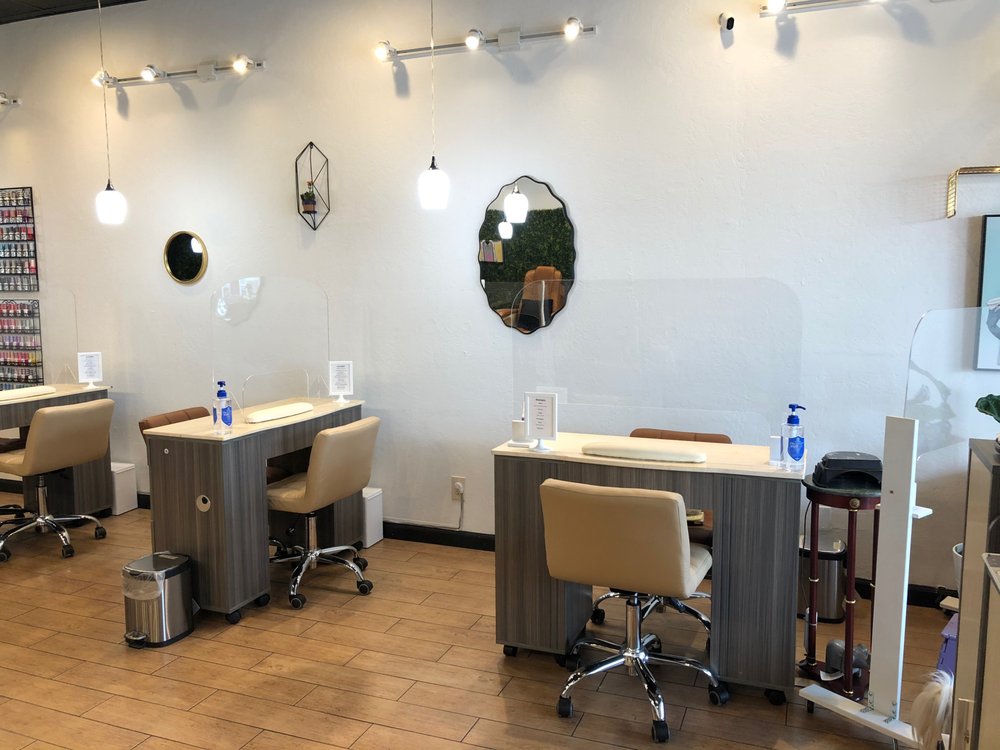 Posh Polish Salon Logo