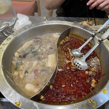 Liuyishou Hot Pot 刘一手火锅 - duck with Chinese pickled radish soup base(left) and Liu's House Special soup base with beef tallow in mild (right) - Hot Pot Near Me - Houston, Texas Liuyishou Hot Pot 刘一手火锅 - duck with Chinese pickled radish soup base(left) and Liu's House Special soup base with beef tallow in mild (right) - Hot Pot Near Me - Houston, Texas