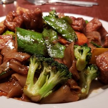 Siam Delight - Vegetable pad see yue, made vegan ($11). Overcooked and sauce was not interesting. - Thai Near Me - Beverly, Massachusetts