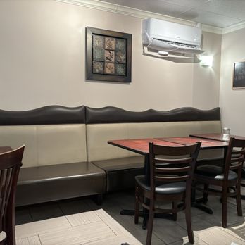 BT Cafe 大拇指餐廳 - The table was cleaned as soon as customers left - Coffee & Tea Near Me - Vancouver, British Columbia BT Cafe 大拇指餐廳 - The table was cleaned as soon as customers left - Coffee & Tea Near Me - Vancouver, British Columbia