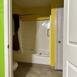 Douglas Inn & Suites - Bathroom