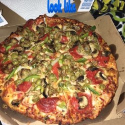 Domino's Pizza - Deluxe hand tossed pizza