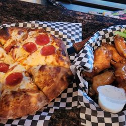 Coopers House of Brewmasters - Pizza and Wings