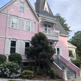 Cedar Crest Inn - Bed & Breakfast Near Me - Asheville, North Carolina Cedar Crest Inn - Bed & Breakfast Near Me - Asheville, North Carolina