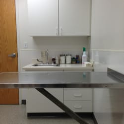 Paws & Claws Animal Clinic