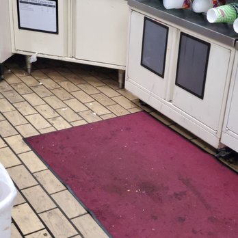 7-Eleven - a kitchen with a red rug - Convenience Stores Near Me - Santa Ana, California