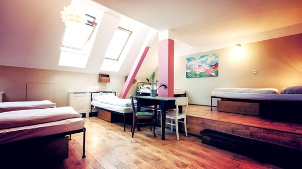 Sir Toby's Hostel by null