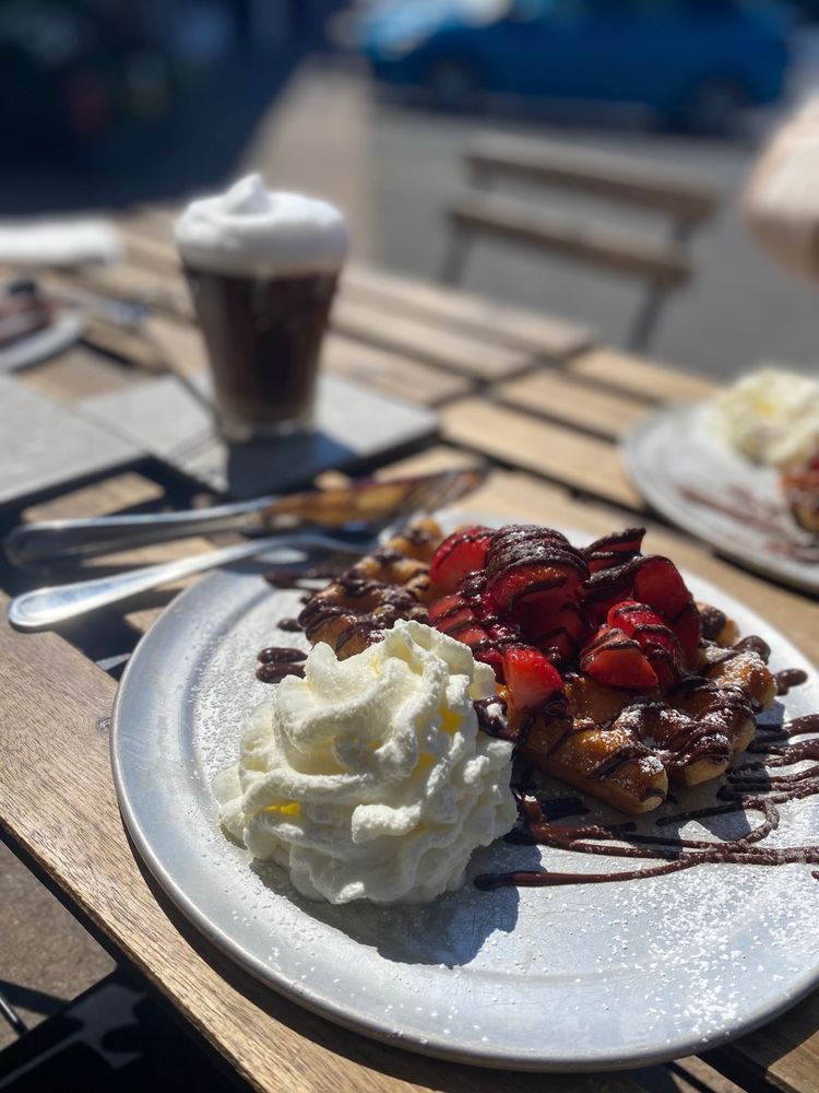 ZINNEKEN’S BELGIAN WAFFLES Updated September 2024 250 Photos & 100