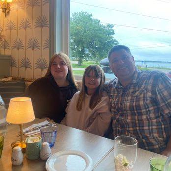 Blue Mussel Cafe - Happier diners who tried smoked salmon and the baked Brie! - Seafood Near Me - Rustico, Prince Edward Island Blue Mussel Cafe - Happier diners who tried smoked salmon and the baked Brie! - Seafood Near Me - Rustico, Prince Edward Island