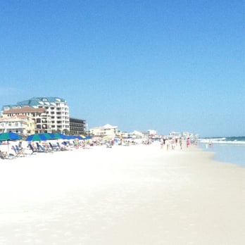 Beachside Inn - White sandy beach across the street from Beachside Inn. - Hotels Near Me - Destin, Florida