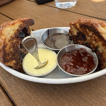 Au Cheval - Blueberry Muffin - Bars Near Me - Chicago, Illinois