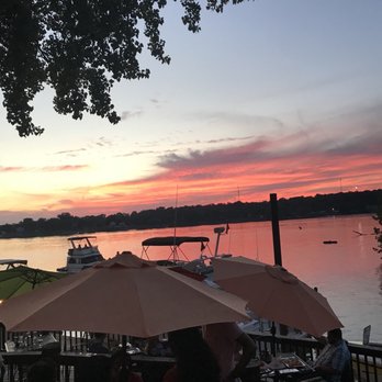 Captains Quarters Riverside Grille - Seafood Near Me - Prospect, Kentucky