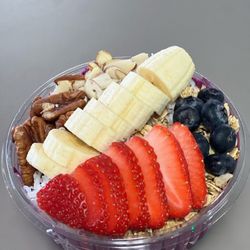 Us 41 Nutrition - Our berry bowl with fresh fruit on top