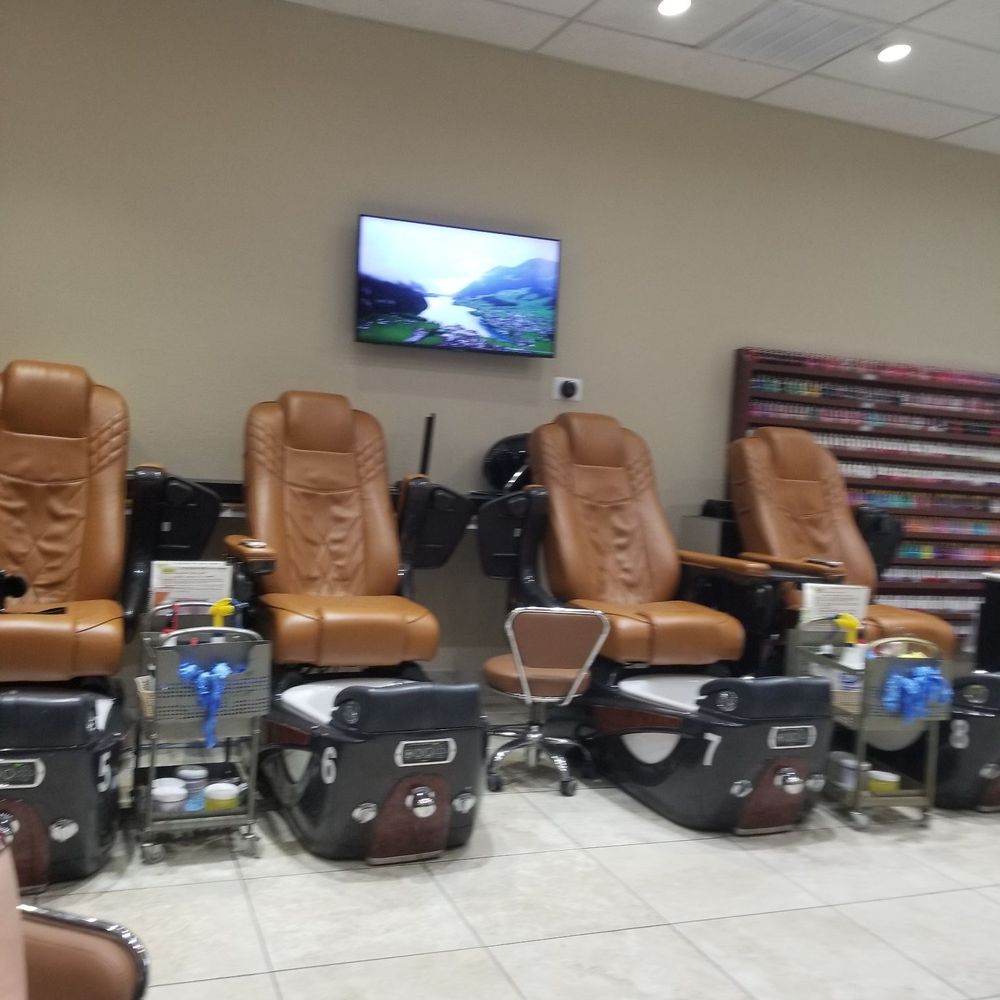 Tropical Nails & Spa - Pedi chairs - Nail Salons Near Me - Tucson, Arizona