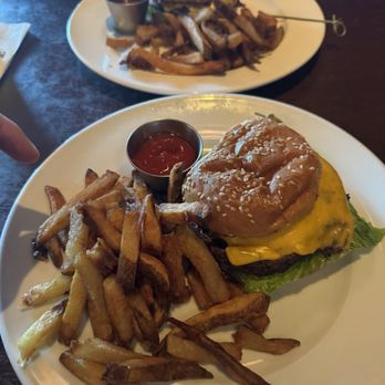 Marlow's Tavern - New American Near Me - Orlando, Florida
