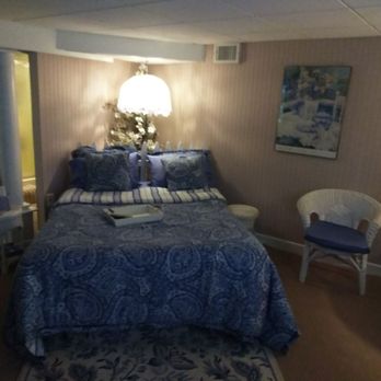 Boone Docks On the River Bed & Breakfast - Beautiful Bed and Breakfast in Broadripple. - Bed & Breakfast Near Me - Indianapolis, Indiana