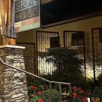 Landmark Tavern at Stone House - American Near Me - Warren, New Jersey