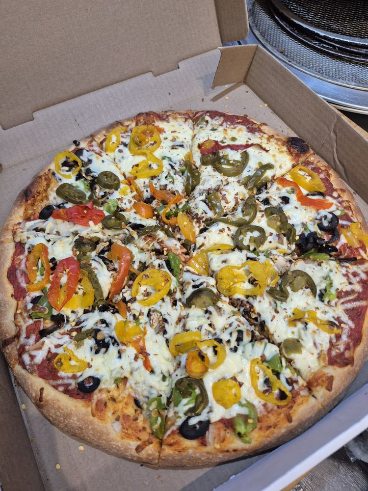 Golden Center Pizza Logo