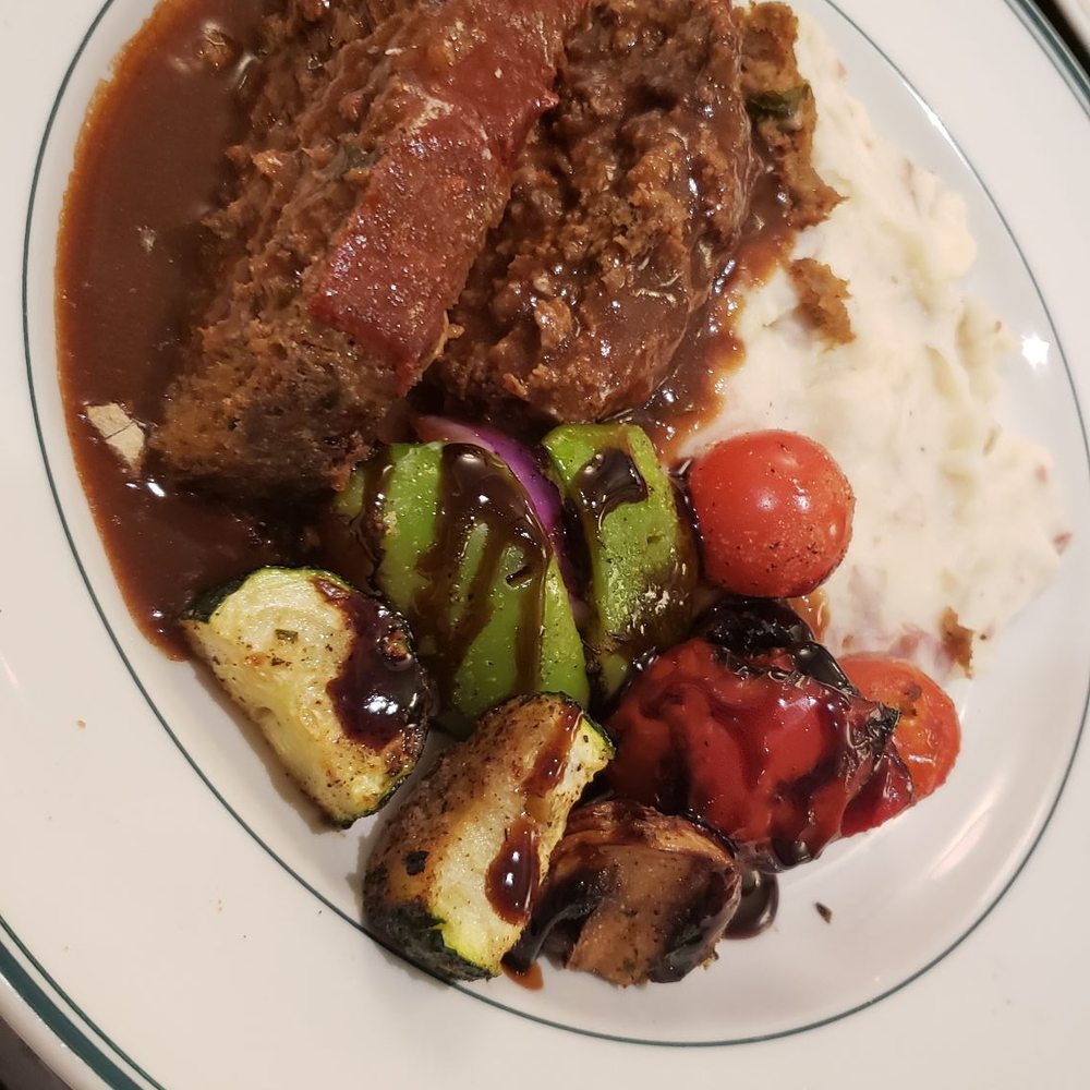 Daily Grill - Meatloaf Entrée with mixed vegetables and mashed potatoes - American Near Me - Palm Desert, California