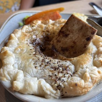 Old Thameside Inn - Short rib pie - British Near Me - London, XGL Old Thameside Inn - Short rib pie - British Near Me - London, XGL