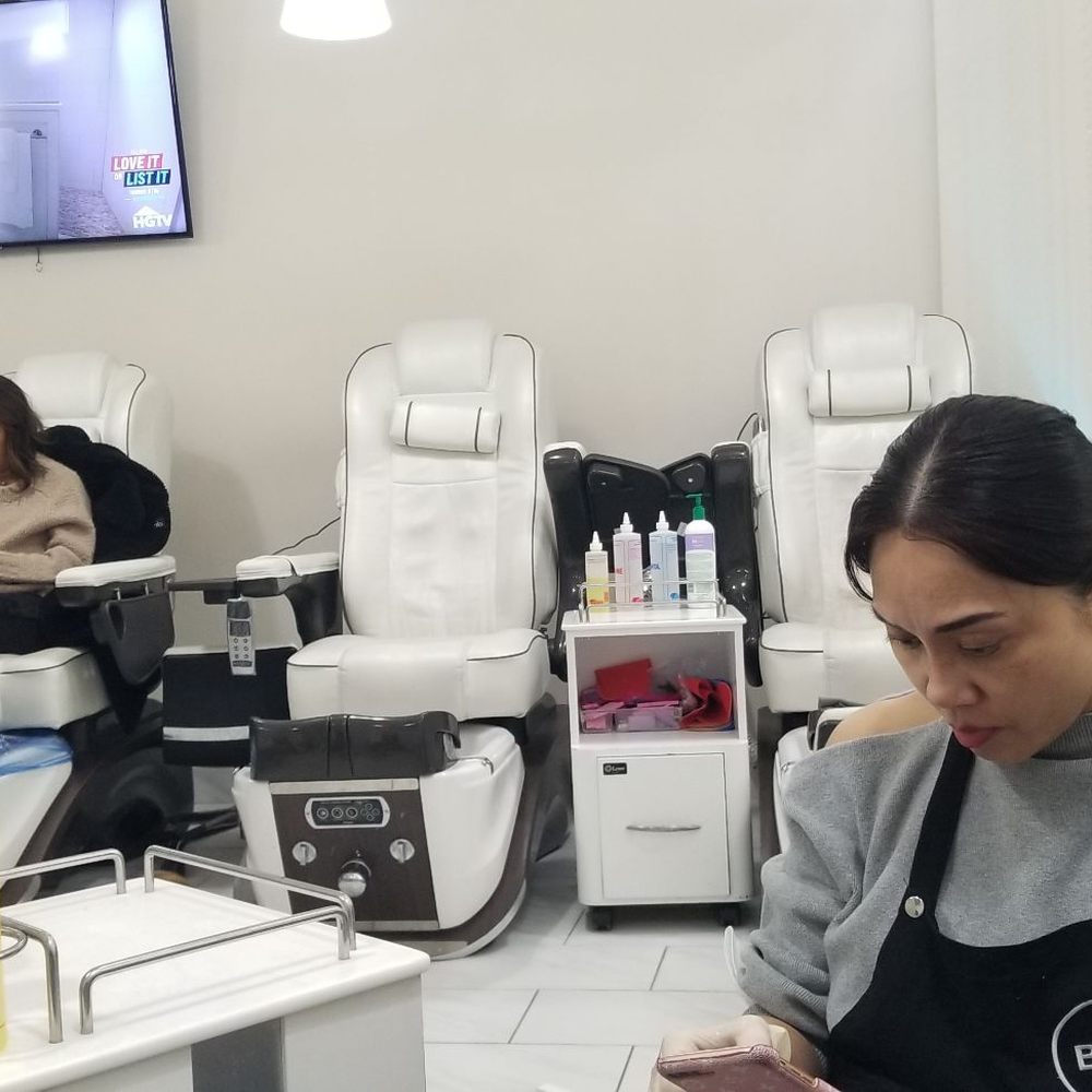 Beauty Nail Bar - 10/3/22 May-Te and Love It Or List It. - Nail Salons Near Me - Tysons, Virginia
