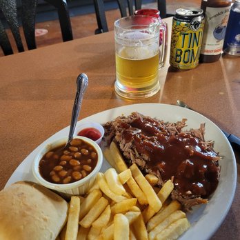 Arnolds BAR-B-QUE & Grill - Brisket - Barbeque Near Me - Memphis, Tennessee