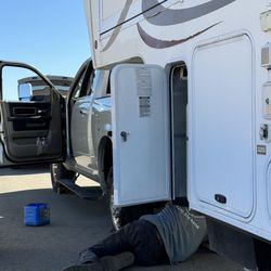 101 Towing and Recovery - Tom was able to change the pickup's rear driver's tire without disattaching our 30 ft fifthwheel