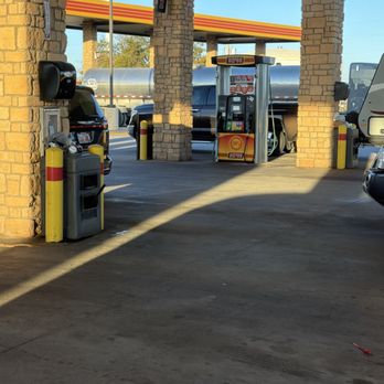CEFCO - Trash cans overflowing - Gas Stations Near Me - Vernon, Texas
