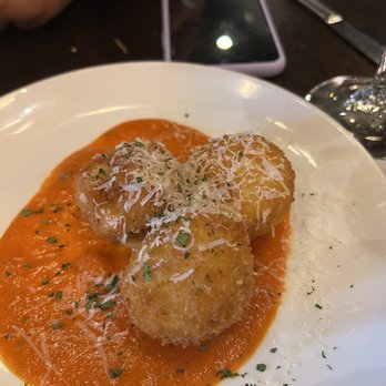 MAX's Wine Dive - Fried mac n cheese bites - Wine Bars Near Me - Houston, Texas