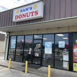 Sams Donuts - Front of Store