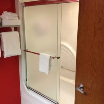 Wildwood Lodge Clive - Shower - Hotels Near Me - Clive, Iowa Wildwood Lodge Clive - Shower - Hotels Near Me - Clive, Iowa