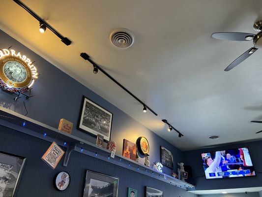 Bluebird Pizzeria by null