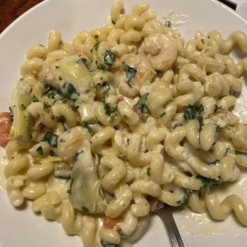 Uno Pizzeria & Grill - Cavatappi pasta with artichoke, tomato, and cream sauce - Pizza Near Me - Tabb, Virginia
