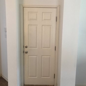 Southern Painting - Color mismatch between Snowbound on walls and existing trim color - Painters Near Me - Austin, Texas Southern Painting - Color mismatch between Snowbound on walls and existing trim color - Painters Near Me - Austin, Texas