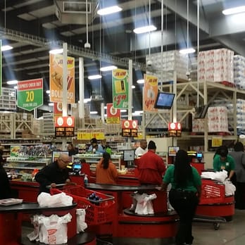 Joe V's Smart Shop - people shopping in a store - Grocery Near Me - Houston, Texas Joe V's Smart Shop - people shopping in a store - Grocery Near Me - Houston, Texas