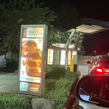 Wendy's - a car parked in front of a restaurant - Burgers Near Me - Shreveport, Louisiana Wendy's - a car parked in front of a restaurant - Burgers Near Me - Shreveport, Louisiana